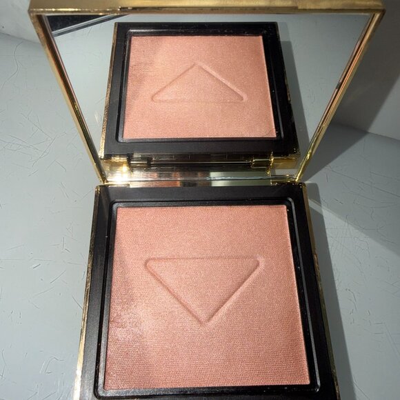PRADA MILANO- LIGHT GLOWING POWDER-FREE SHIPPING - Picture 1 of 2